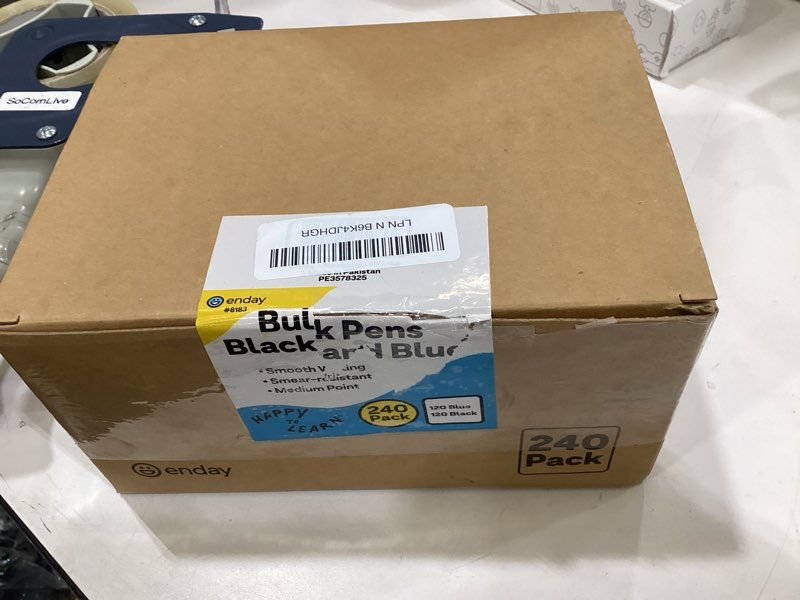 Condition photo showing Good Condition for bulk pens. black and blue