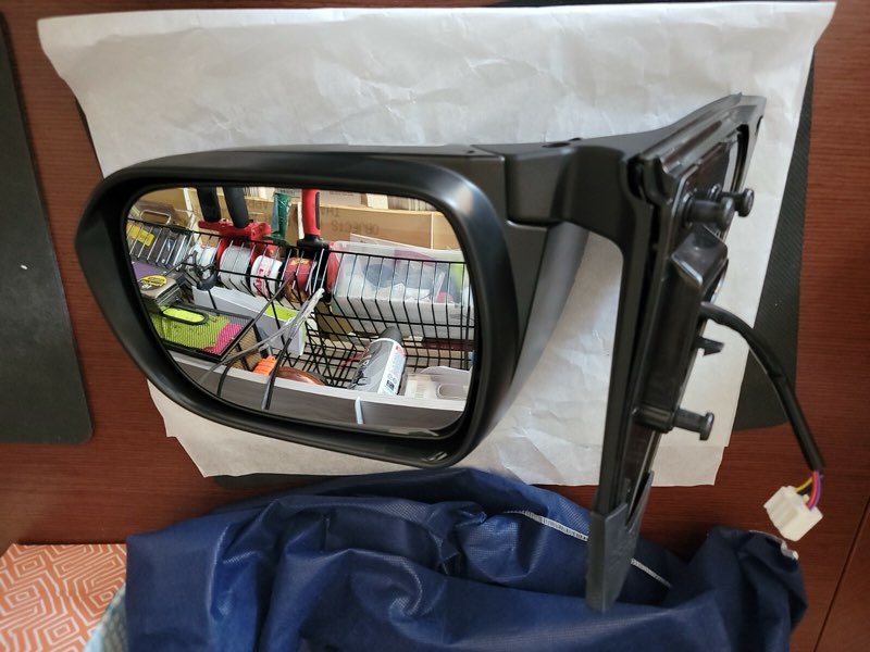 TYC 5320451 Toyota 4Runner Right Non-Heated Replacement Mirror, damage