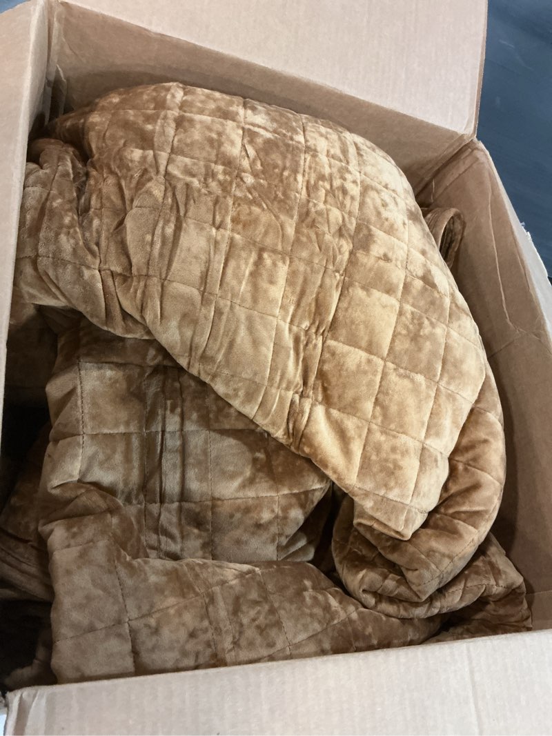 Condition photo showing Good Condition for RECYCO Luxury Velvet Quilt Set King Size Bedding Sets, Ultra Soft Velvet Comforter Set, Lightweight Channel Box Stitch Oversized Bedspread Coverlet for All Season, with 2 Shams, Caramel Gold King/Cal King (108" x 92") Caramel Gold