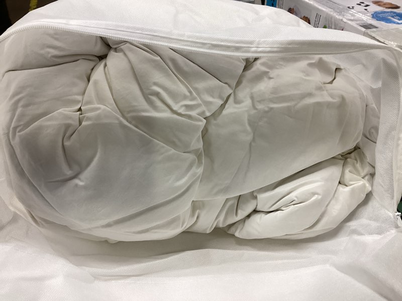 Condition photo showing Good Condition for luxe goose down comforter, king/cal king, white