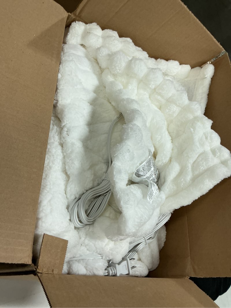 Condition photo showing Good Condition for Bedsure Electric Blanket King Size - Thick Striped Flannel Electric Blanket with Dual Control, Heating with 10 Heat Settings & 10 Time Settings, 8 hrs Timer Auto Shut Off (90x100 inches, White) 08 - White King