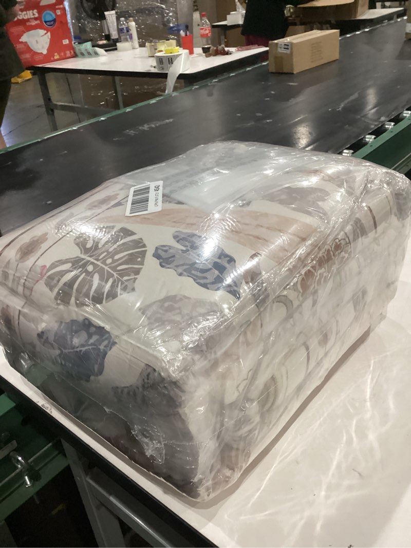 Condition photo showing New/Like New for amtovo 8x10 washable area rugs for living room, non-slip&non-shedding large soft boho floral vintage accent print carpet for bedroom dorm dining room farmhouse nursery playroom home office, beige 8' x 10' (rectangular) beige