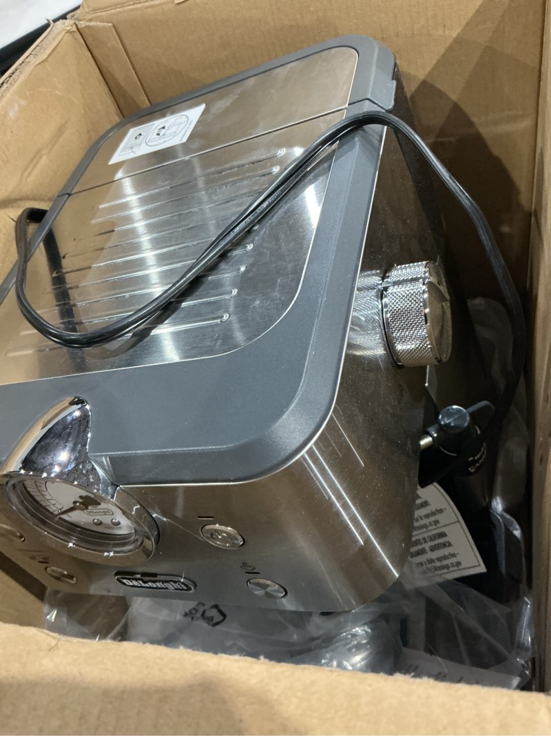 Condition photo showing Good Condition for de’longhi classic espresso machine with milk frother, 15-bar pump & temperature control - barista coffee maker kit for espresso, latte, cappuccino & iced