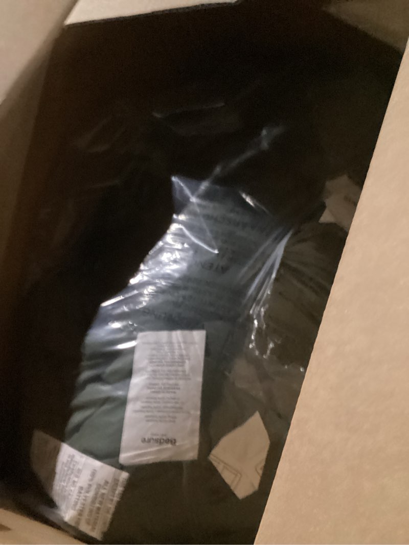 Condition photo showing New/Like New for Bedsure Queen Size Comforter Set, Dark Green Soft Prewashed Bedding for All Seasons, 3 Pieces GentleSoft™ Warm Down Alternative Bed Set, 1 Lightweight Comforter (90"x90") and 2 Pillowcases (20"x26") Queen(90"x90") 03 - Dark Green