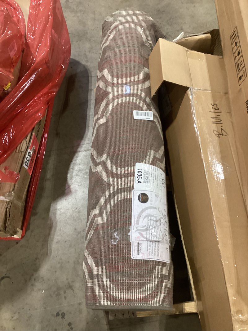 Condition photo showing Good Condition for Superior Contemporary Ornamental Double Trellis Power-Loomed Indoor Area Rug  Gray  8  x 10