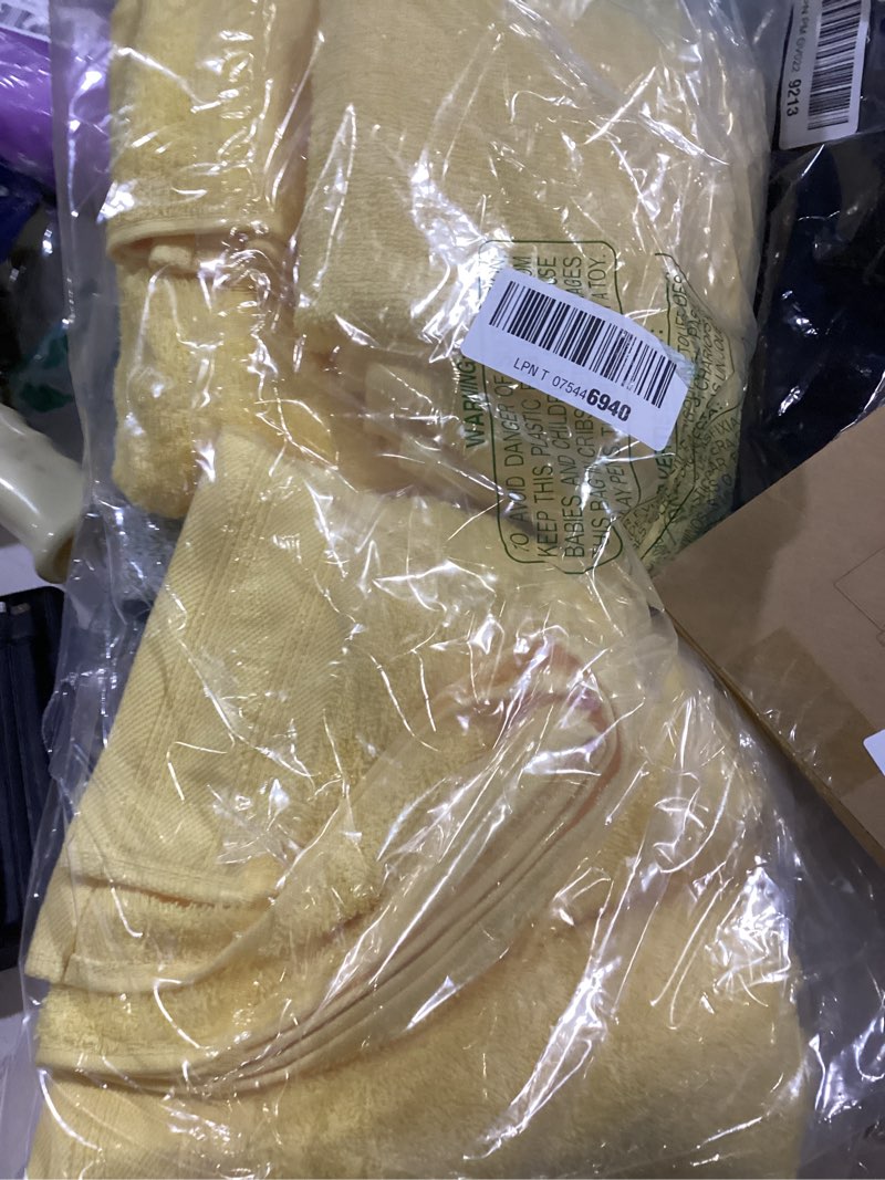 Condition photo showing Good Condition for ultra soft 6 pack cotton towel set, contains 2 bath towels 28x55 inch, 2 hand towels 16x24 inch & 2 wash coths 12x12 inch, ideal everyday use, compact & lightweight - lime yellow 6 pack set lime yellow