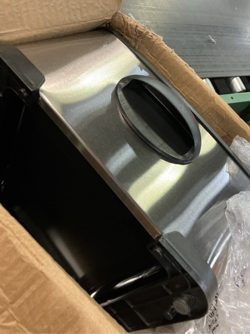 Condition photo showing Good Condition for elite gourmet electric deep fryer, 4.5 qt total oil capacity (dual 2-qt split baskets), 1700 watts, stainless steel, separates foods for simultaneous cooking, stainless steel 2 baskets stainless steel and black