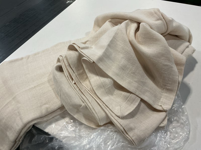 Condition photo showing Good Condition for  vintage wash european line bed cover 96”x108” 