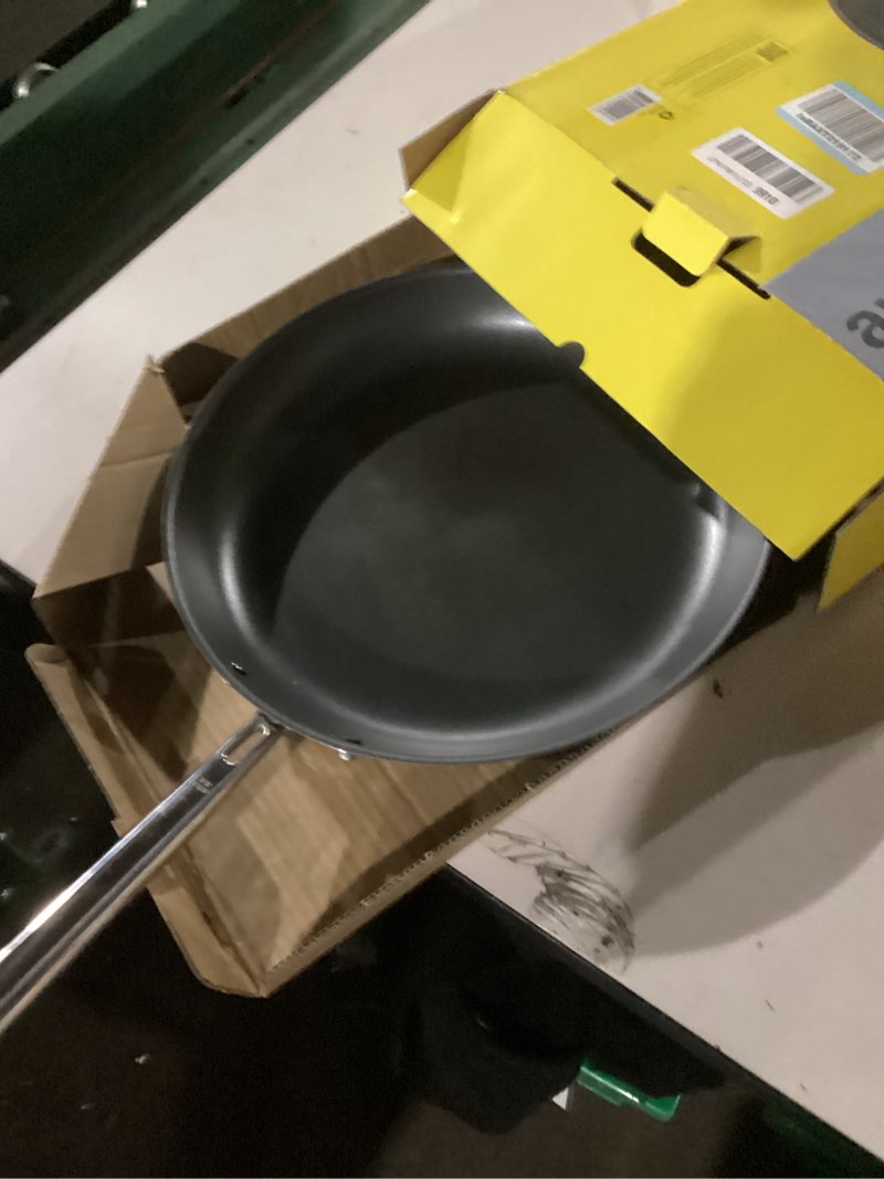Condition photo showing Good Condition for Misen Carbon Nonstick™ Frying Pan – Carbon Steel Pan, Naturally Nonstick No-Coating Surface, Ultra-Durable & Oven-Safe, Induction & Gas Compatible - 12 Inch
