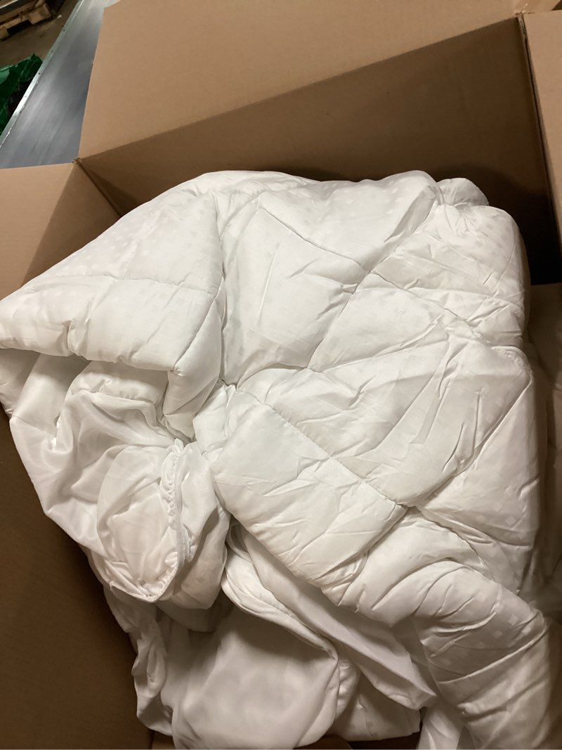 Condition photo showing Good Condition for easeland king size mattress pad pillow top mattress cover quilted fitted mattress protector cotton 8-21\" deep pocket cooling topper (78x80 inches, white) white king
