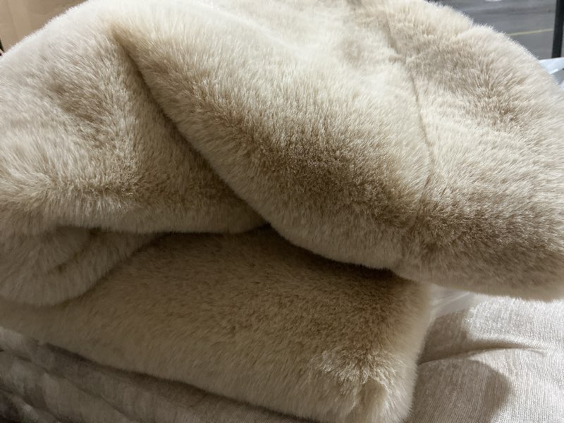 Condition photo showing Good Condition for luxury faux fur throw, champagne