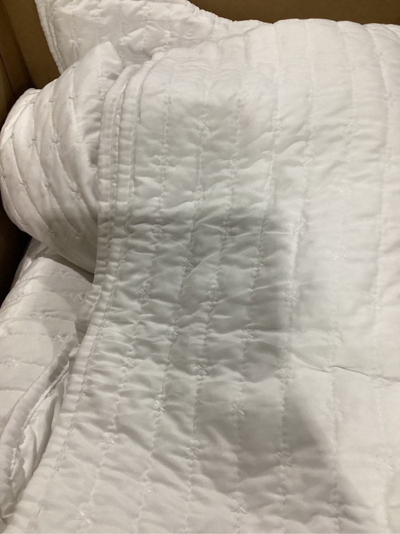 Condition photo showing Good Condition for white 100% cotton quilt set twin size, 3 piece modern textured bedspread with coin pattern, lightweight crinkly coverlet sham set, soft minimalist all season bedding, garment-washed twin white