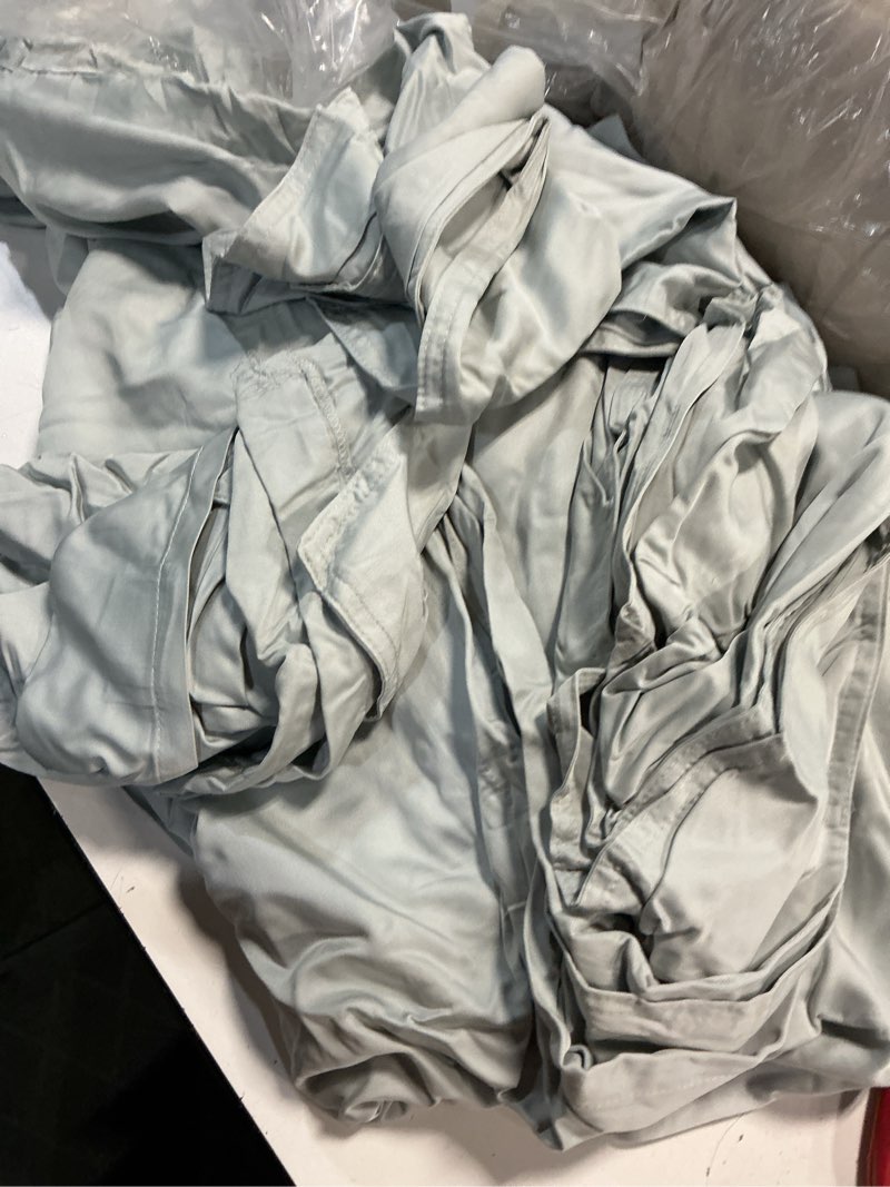 Condition photo showing Good Condition for bamboo duvet cover set, full/queen, mist
