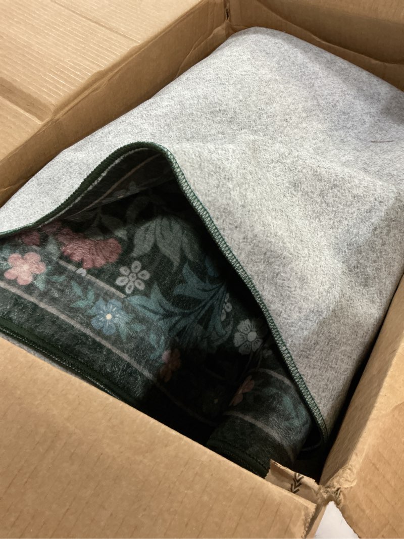 Condition photo showing Good Condition for 8x10 washable area rugs for living room, stain resistant vintage rugs for dining room under kitchen table, bedroom, floral low pile non-slip large carpet (8 x 10 dark green) dark green 8' x 10' (rectangular)