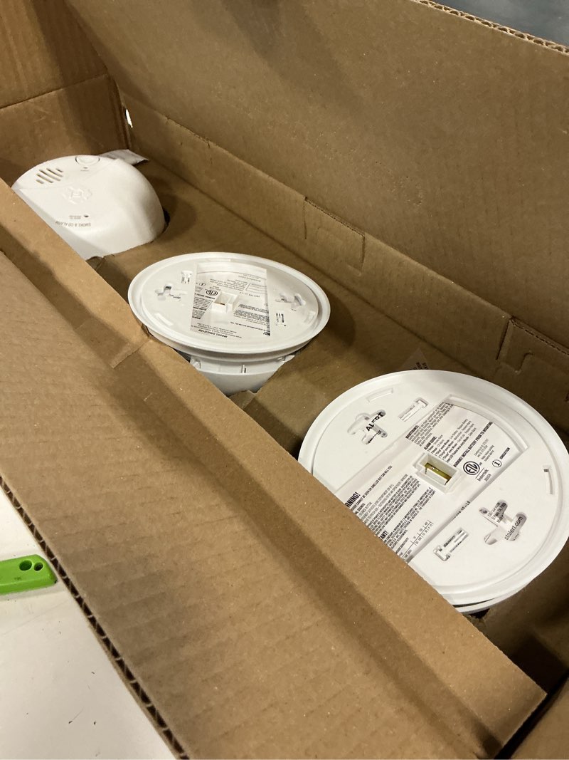 Condition photo showing Good Condition for first alert smico100-ac interconnect hardwire combination smoke & carbon monoxide alarm with battery backup - 3 pack 3-pack precision detection smico100-ac