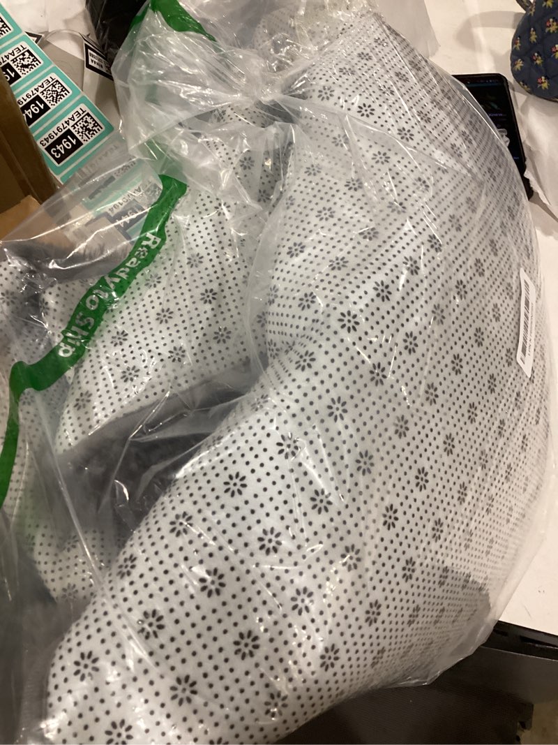 Condition photo showing Good Condition for olanly light grey round rugs for bedroom - machine washable, 6 ft circle area rugs for living room, soft and fluffy shaggy carpet for teen girls and boys, nursery rooms, dorms, home decor aesthetic 6 ft round light grey
