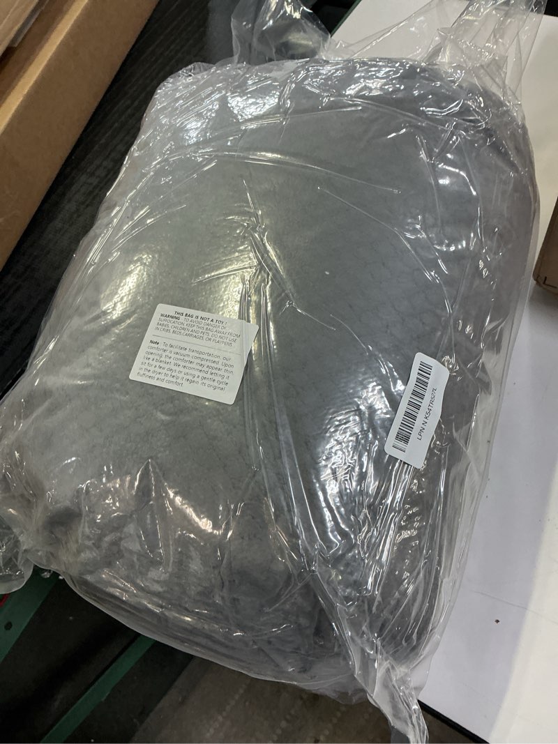 Condition photo showing As Is for 3D Jacquard Design Comforter Set, Ultra-Soft Warm Full Size Sherpa Fur Plush 3-Pieces Sets Luxury Cozy Bedding with 2 Pillowcases (80"x90", Grey) Grey Full(80"x90")