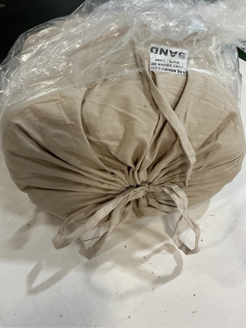 Condition photo showing Good Condition for organic luxe honeycomb duvet cover set, king/cal king, sand