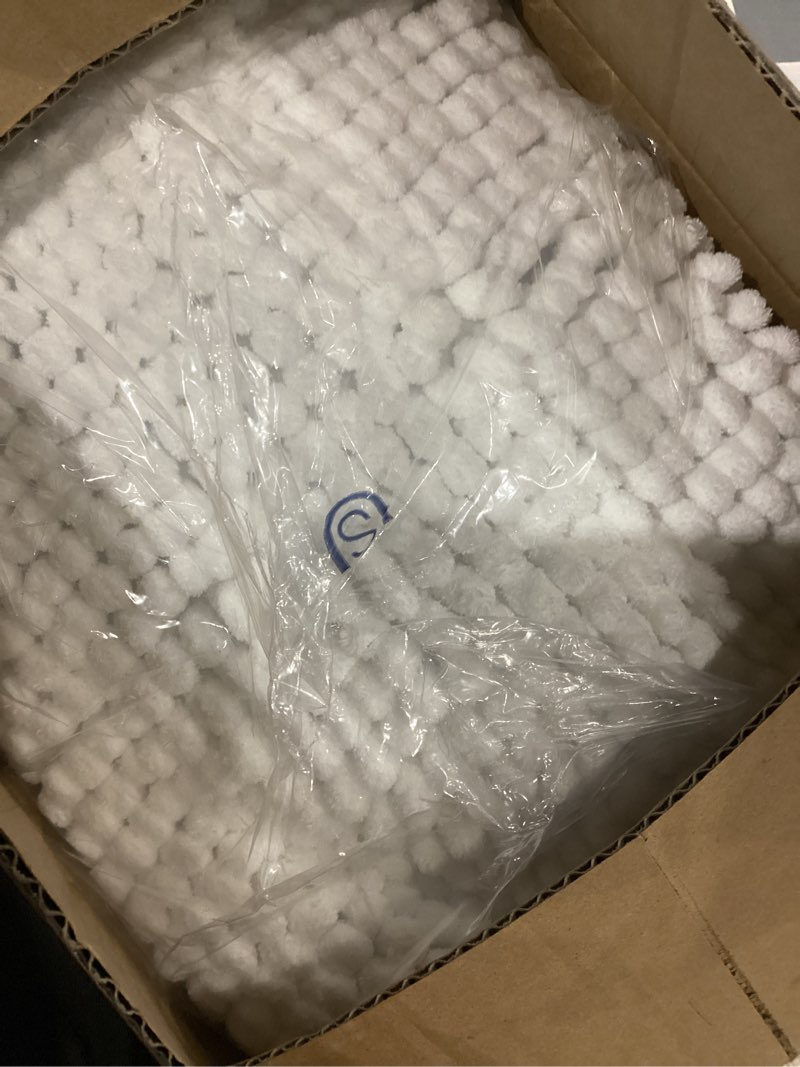 Condition photo showing Good Condition for SUBRTEX Bathroom Rugs, 24" x 60" Chenille Bath Rug Soft Short Plush Bath Mat Soft Shower Mat Water Absorbent Shower Mat Quick Dry Machine Washable, White White 24" x 60" (Runner)