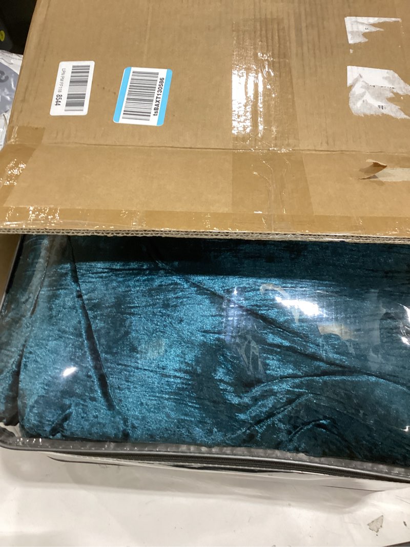 Condition photo showing New/Like New for Madison Park Queen Comforter Set, Luxe Velvet, Satin Binding Comforter for a Queen-Size Bed, Cozy Velvet Comforters, All Seasons, Lightweight, Down Alternative Bedding, Full/Queen, Teal 5 Piece Full/Queen Teal
