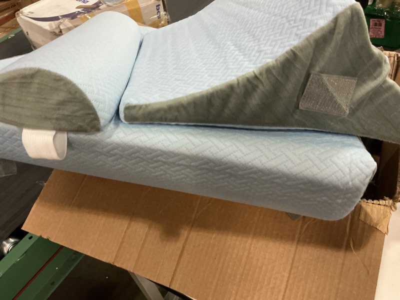 Condition photo showing Good Condition for (Similar)  Bed Wedge Pillow for Sleeping, Adjustable Wedge Pillow Set for After Surgery, Elevated Triangle Pillow for Acid Reflux and Back Pain Relief, Post Surgery, Sleep Apnea, Back Suppor Light Blue