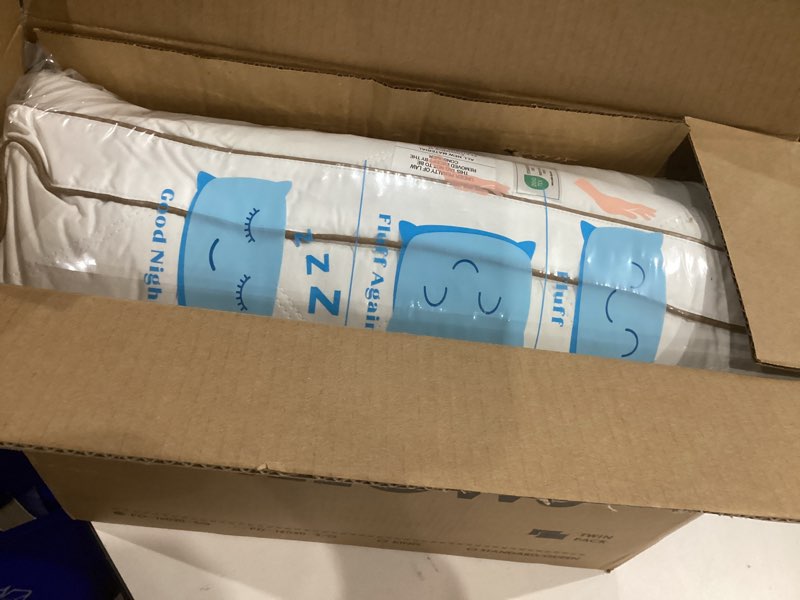 Condition photo showing Good Condition for puredown® Goose Feathers and Down Pillow for Sleeping Hotel Collection Bed Pillows, Gusseted, Standard/Queen, Set of 2 Gusseted Style 1 Standard (Pack of 2)