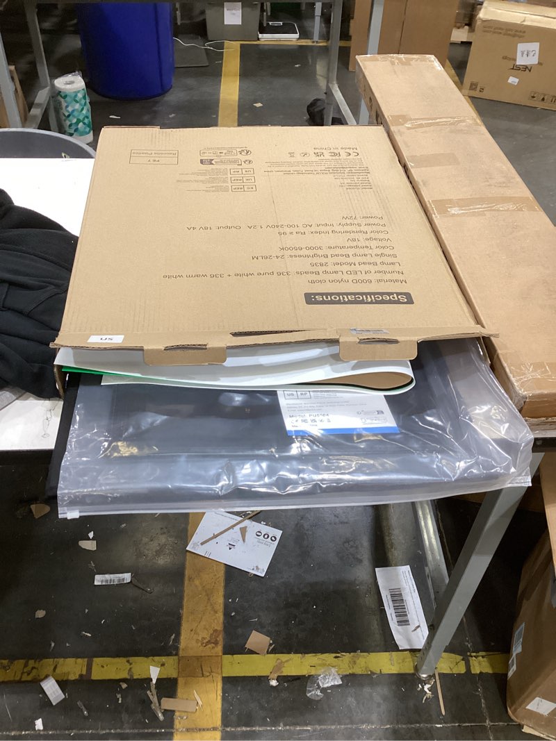 Condition photo showing Good Condition for puluz light box photography 24x16in, portable photo studio light box with 336+336 led lights ?4 color backdrops professional photography lighting tent kit for big product photography lightbox 24*20*16in