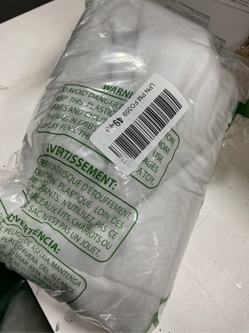 Condition photo showing Good Condition for Snow Blanket for Christmas Decorations - 94 x 31 Inch Large Artificial Snow Blanket for Christmas Village Displays, White Winter Décor - Thick Fluffy Faux Snow Backdrop Xmas Party Christmas Tree Base 1 Roll