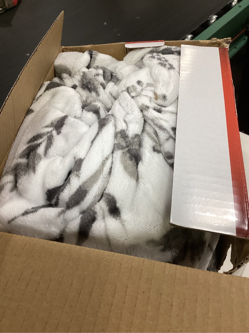 Condition photo showing Good Condition for oversized heated blanket throw heated cozy throw floral