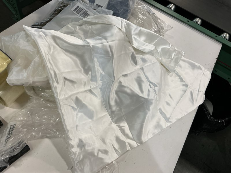 Condition photo showing Good Condition for 100% mulberry silk pillowcase, white standard , 1 only