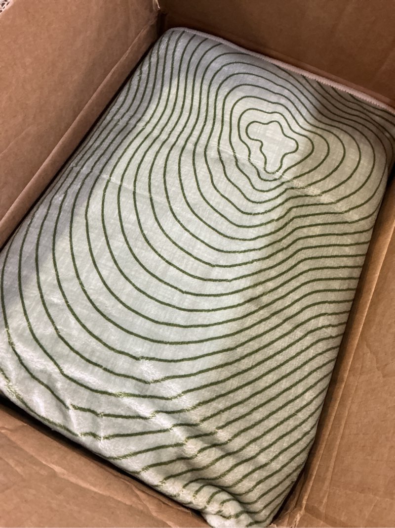 Condition photo showing Good Condition for yinhua abstract area rug 5x7, green living room rug washable modern rugs non slip, soft area rugs low pile, faux wool carpet for bedroom, dining room, green green 5' x 7' (rectangular)
