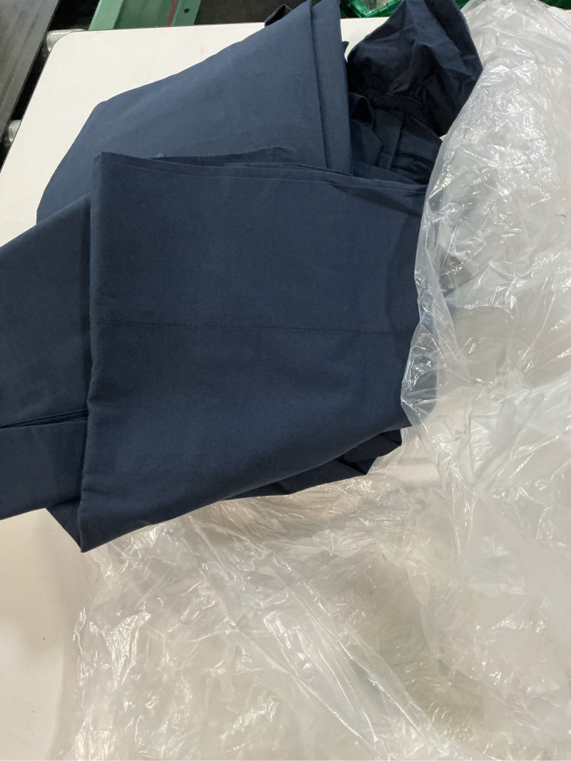 Condition photo showing Good Condition for organic crisp percale sheet set, queen, navy