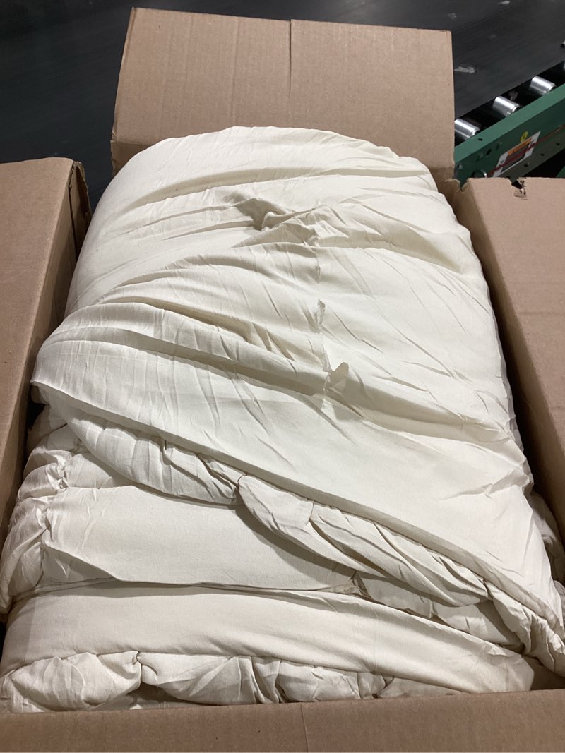 Condition photo showing Good Condition for amélie home queen comforter set, 3 pieces beige bubble bedding set for all season, ultra soft cozy comforter, farmhouse luxury gift for women home decor beige queen(90" x 90")