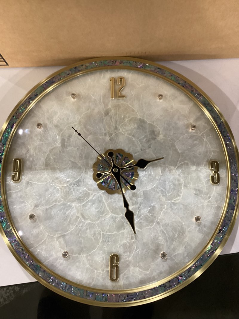 Condition photo showing Good Condition for Ergocar Natural Shell Wall Clock, Creative Silent and Tick-Free Wall Clock, Suitable for Decorating Living Rooms, Entrance Halls, Bedrooms, and Conference Rooms Large
