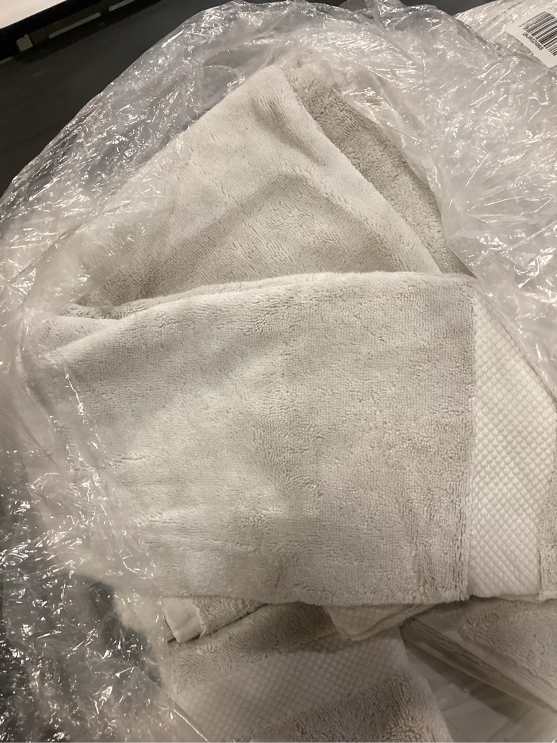 Condition photo showing Good Condition for turkish ultra plush bath towel bundle color: ivory 