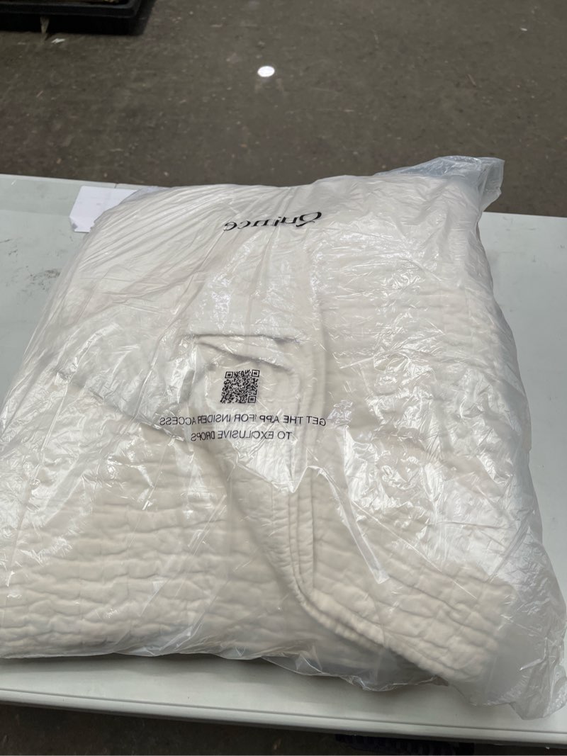 Condition photo showing Good Condition for european linen cotton stitch quilt set, full/queen, white