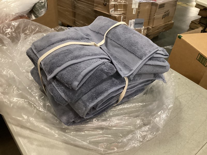 Condition photo showing New/Like New for turkish ultra plush bath towel bundle