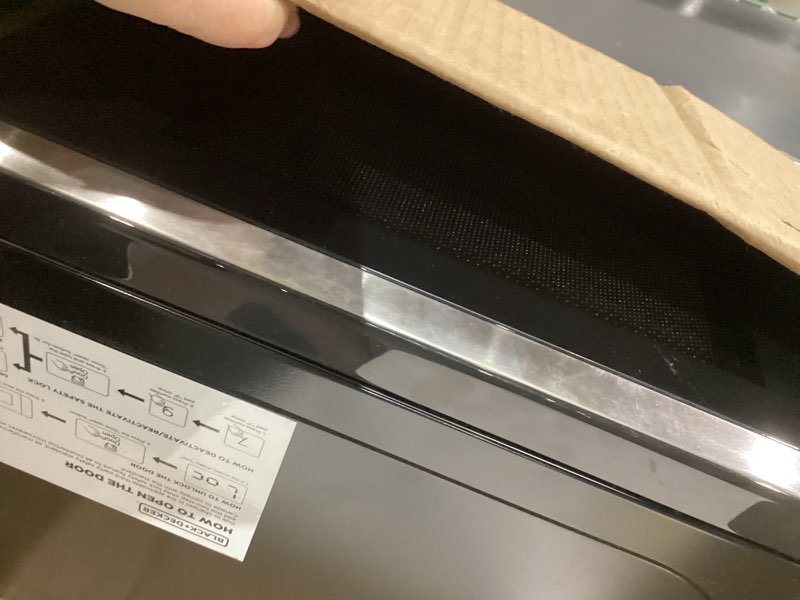 Condition photo showing Good Condition for black+decker em720cb7 digital microwave oven with turntable push-button door, child safety lock, 700w, stainless steel, 0.7 cu.ft 0.7 cu. ft.