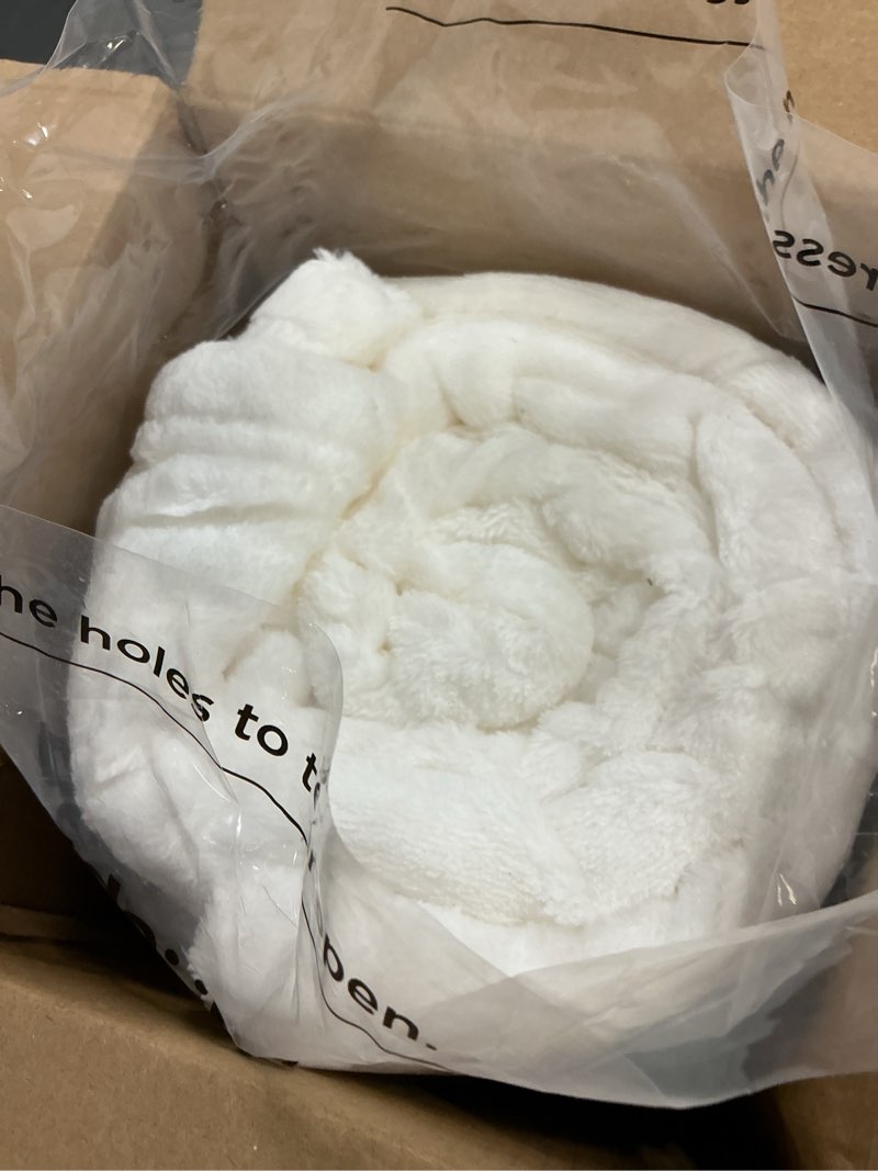 Condition photo showing Good Condition for bedsure gentlesoft fleece blankets king size white - bed blanket soft lightweight plush cozy fuzzy luxury microfiber, 108x90 inches 01 - white king (108" x 90")
