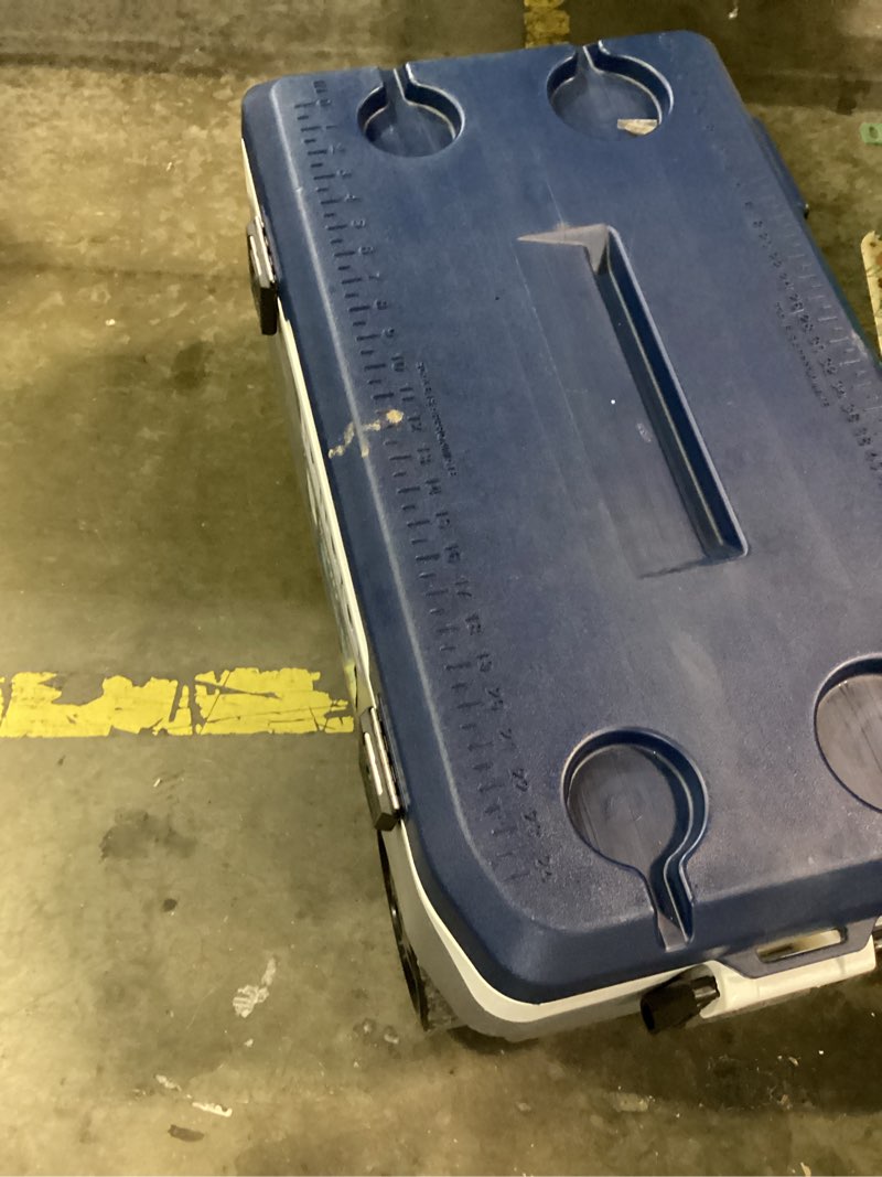 Condition photo showing Good Condition for igloo 00050549 maxcold latitude 90 (ash gray/sea/black)