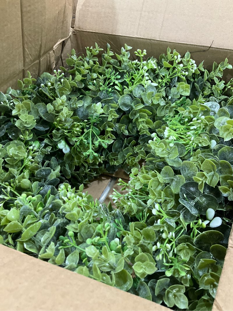 Condition photo showing Good Condition for 16-to-22-inch artificial eucalyptus or boxwood wreath