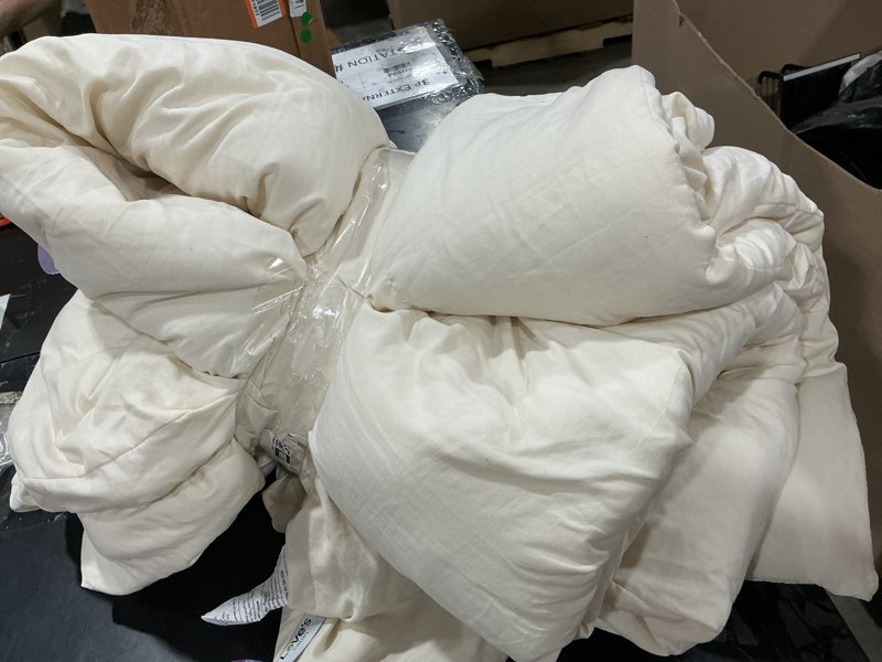 Condition photo showing Good Condition for sleep & beyond organic wool comforter
