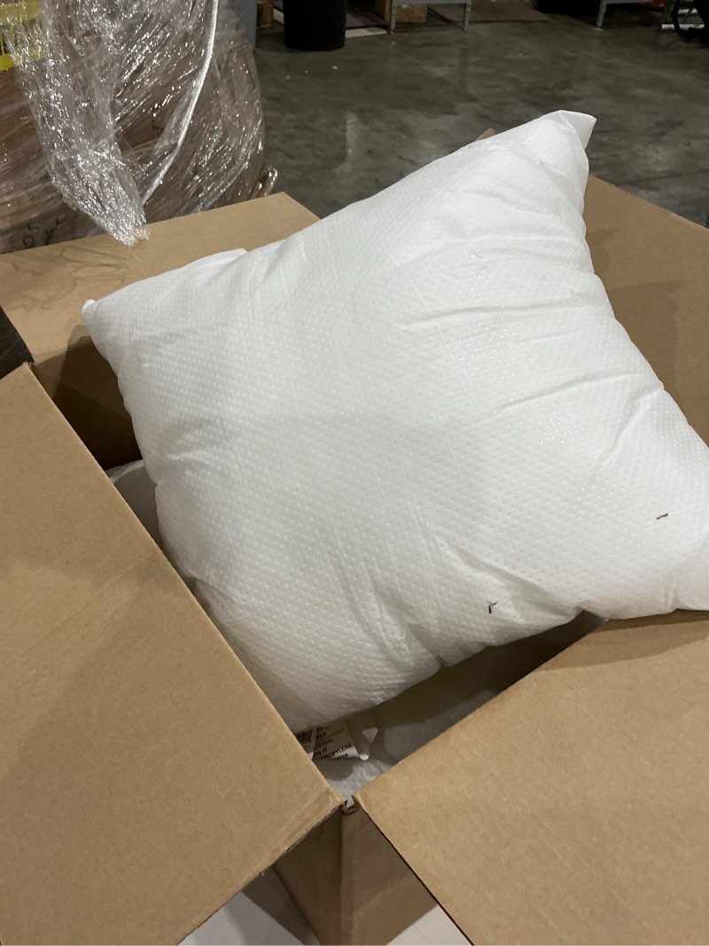 Condition photo showing Good Condition for oeko tex cushions of 18 x 18 in white 4 packs