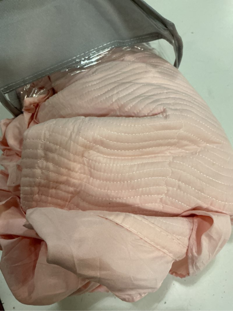 Condition photo showing New/Like New for flysheep 3 pieces blush pink quilt set queen size, wide ruffled fringe lightweight bedspread bedding set for all season (1 quilt + 2 shams) pink queen