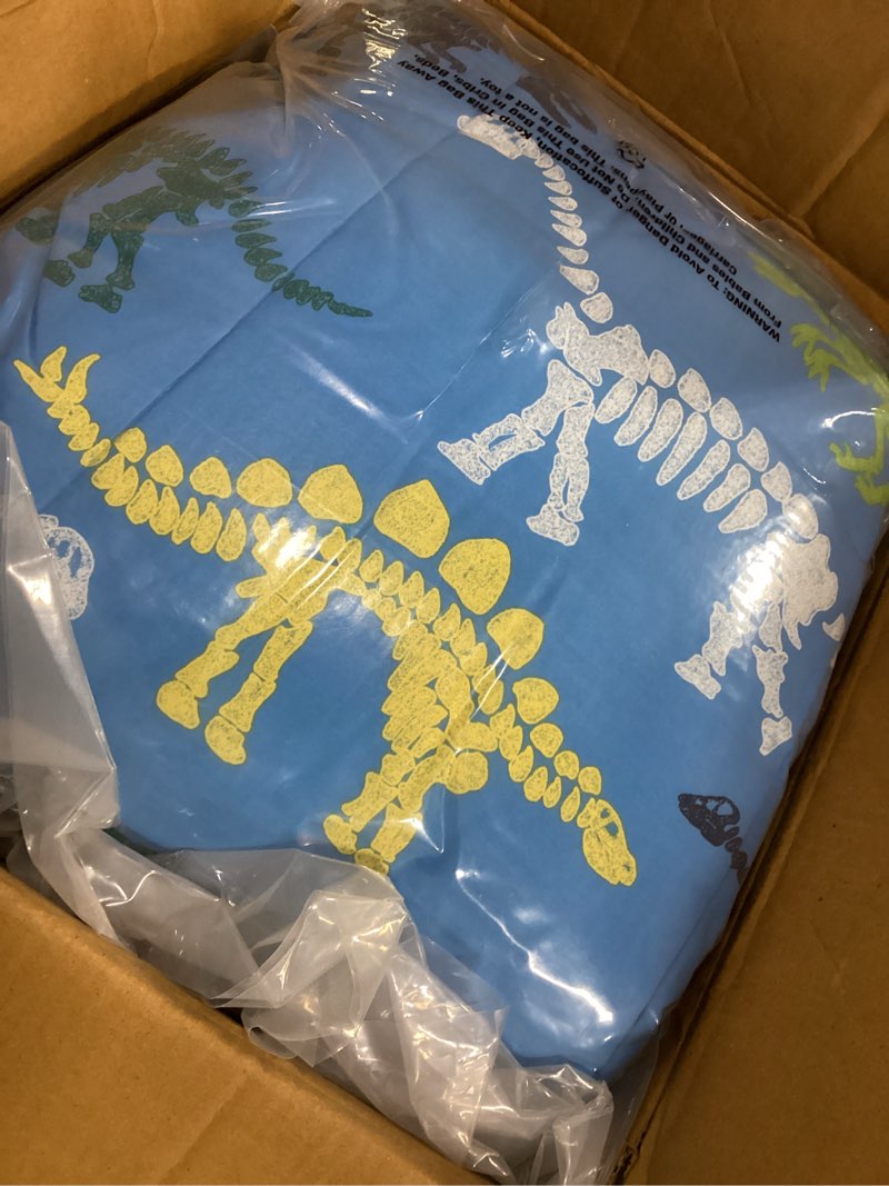 Condition photo showing Good Condition for amazon basics kids' 3 piece lightweight cotton shell reversible comforter set with sham, usctp certified cotton shell, full/queen, dinosaurs full/queen dinosaurs