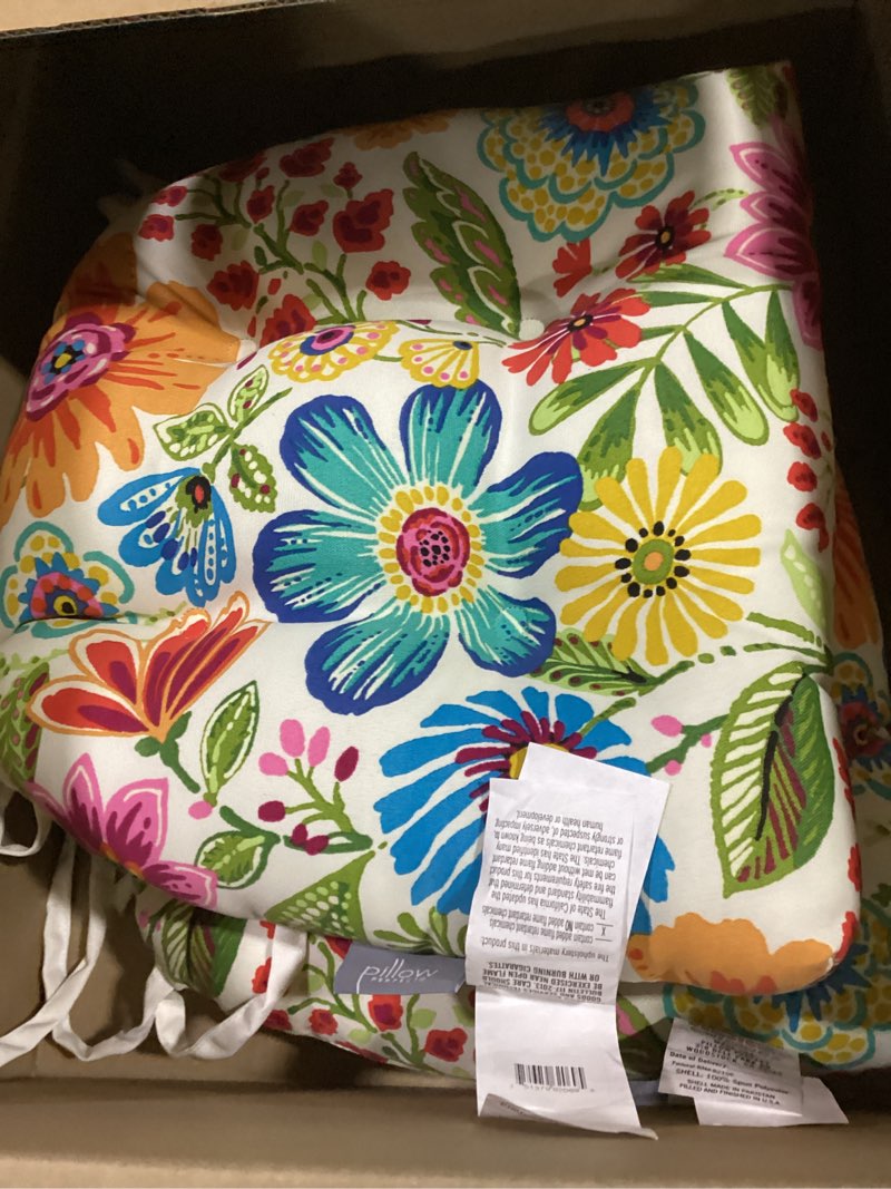 Condition photo showing Good Condition for pillow perfect bright floral indoor/outdoor tufted wicker chair pad with ties, 15.5" x 16", 2 count, blue/purple gregoire 15.5" x 16" blue/purple gregoire 2