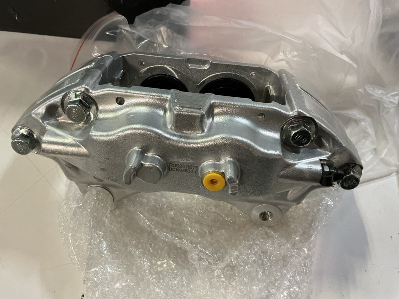 Condition photo showing Good Condition for DBA DBAC1520 - 03-05 SUBARU IMPREZA WRX STI STREET SERIES LEFT FRONT CALIPER