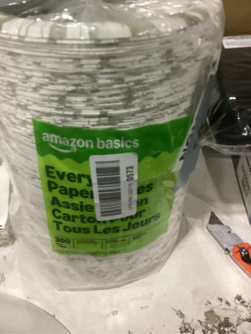 Condition photo showing New/Like New for amazon basics everyday paper plates, 8.62 inch, disposable, 300 count, packaging may vary