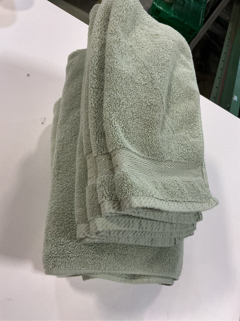 Condition photo showing Good Condition for COZYART Sage Green Bath Towel Set for Bathroom Turkish Cotton Thick Soft Absorbent Durable 650 GSM Towel Sets of 6, 2 Large Bath Towels, 2 Hand Towels, 2 Washclothes Desert Sage Green 6 Piece Towel Set