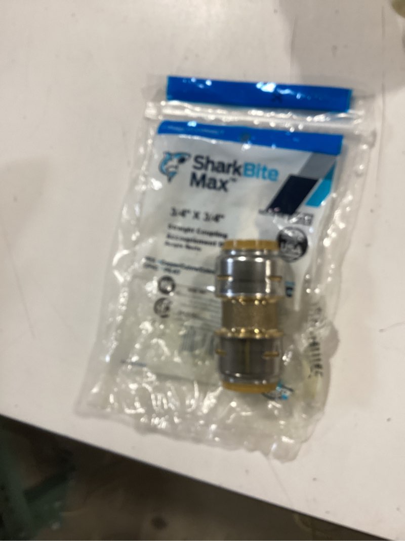 Condition photo showing Good Condition for sharkbite max 3/4-in push-to-connect coupling